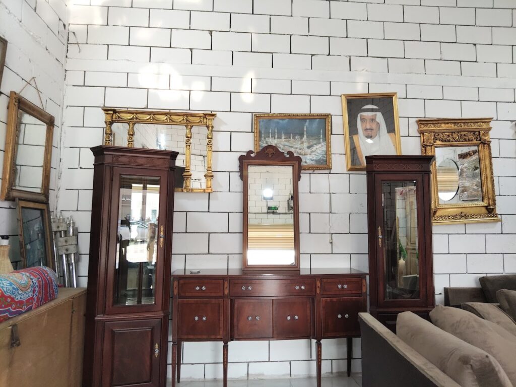 Company image شركة متخصصة لشراء الأثاث المستعمل فرع جدة